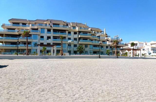 Marina Del Castillo, Duquesa Beachfront Apartment Manilva Buitenkant foto