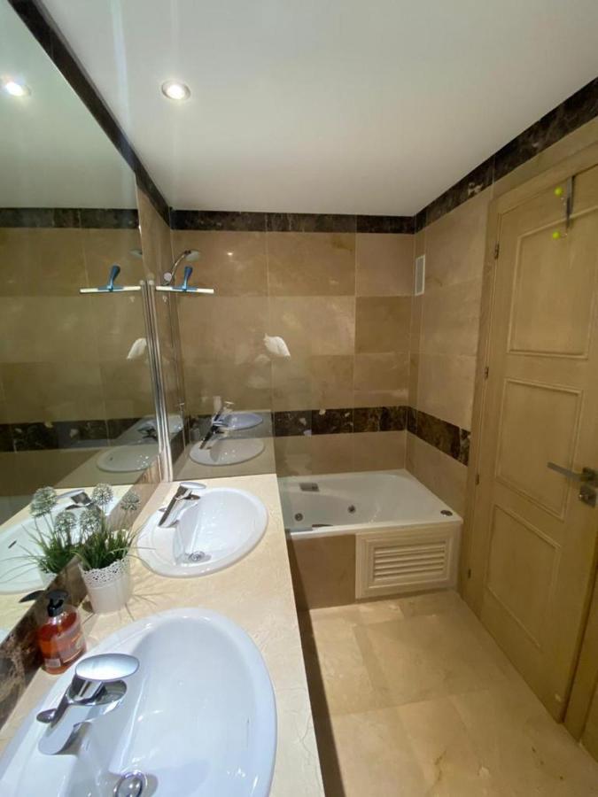Marina Del Castillo, Duquesa Beachfront Apartment Manilva Buitenkant foto
